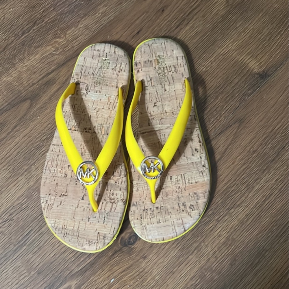 Michael Kors flip flops size 6